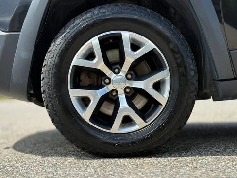 Used 2015 Jeep Cherokee Trailhawk AWD/4WD image 29