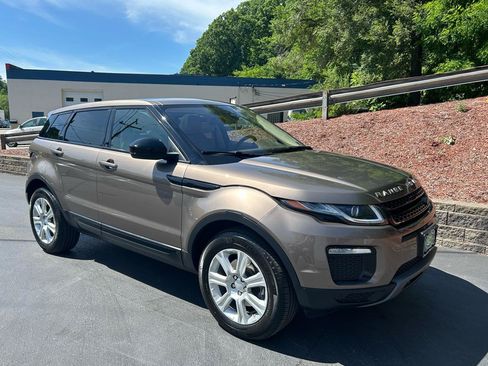 Used 2018 Land Rover Range Rover Evoque SE AWD/4WD image 7