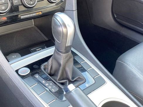 Used 2022 Volkswagen Passat 2.0T image 11