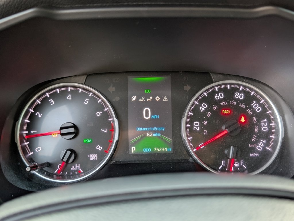 Used 2022 Toyota RAV4 XLE AWD/4WD image 10