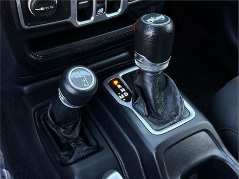 Used 2018 Jeep Wrangler Unlimited Sport S AWD/4WD image 15