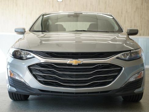 Used 2025 Chevrolet Malibu LT image 3