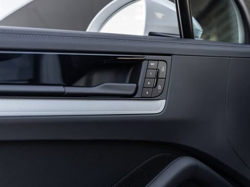 Certified 2026 Porsche Cayenne AWD/4WD image 21