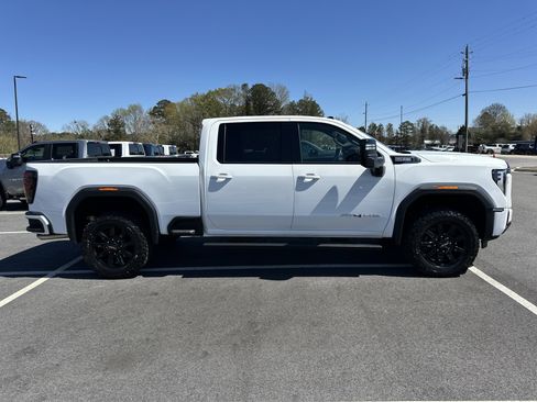 Certified 2025 GMC Sierra 2500 AT4 AWD/4WD image 4