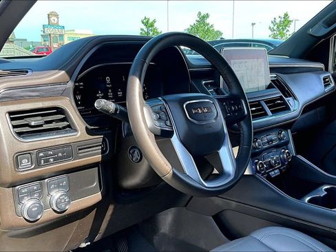 Used 2024 GMC Yukon SLT w/ SLT Premium Package AWD/4WD image 16