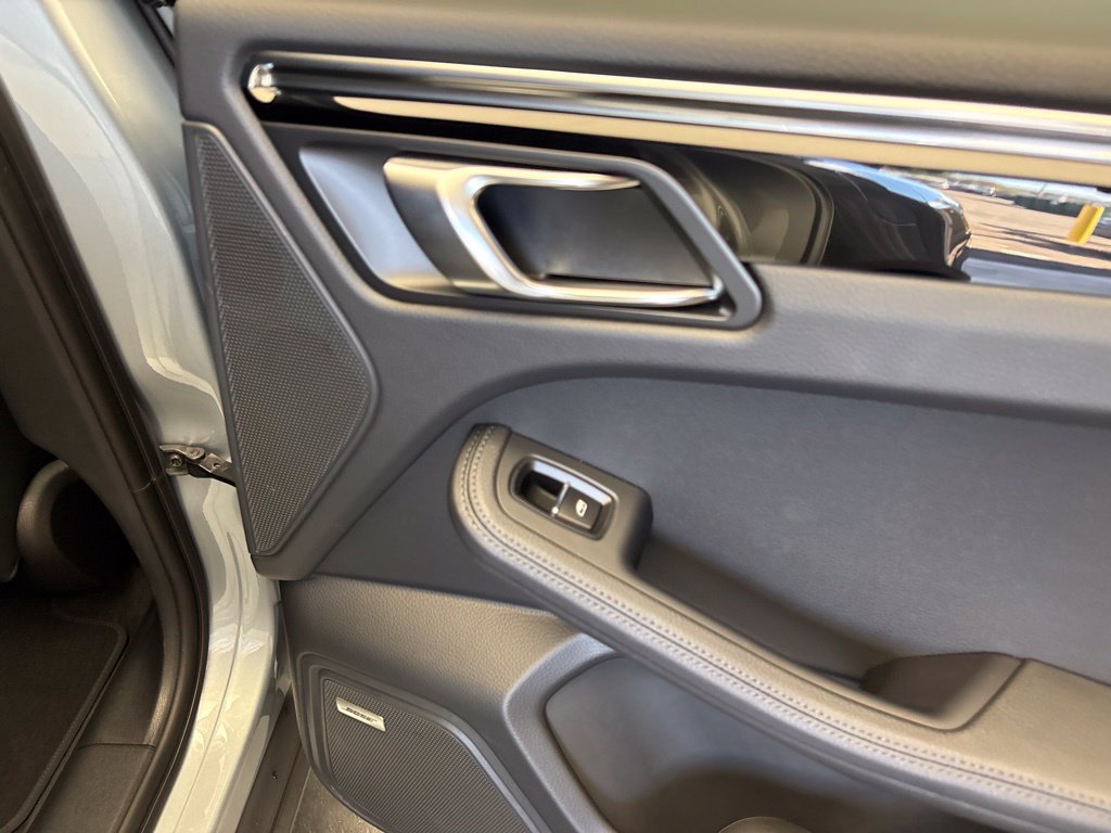 Certified 2026 Porsche Macan AWD/4WD image 28
