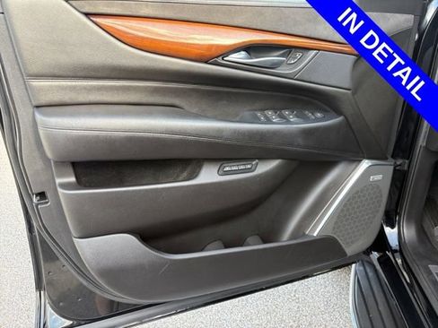Used 2017 Cadillac Escalade ESV Luxury RWD image 23