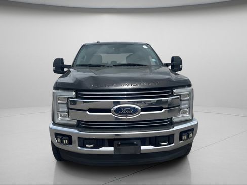 Used 2017 Ford F250 Lariat w/ Lariat Ultimate Package AWD/4WD image 3