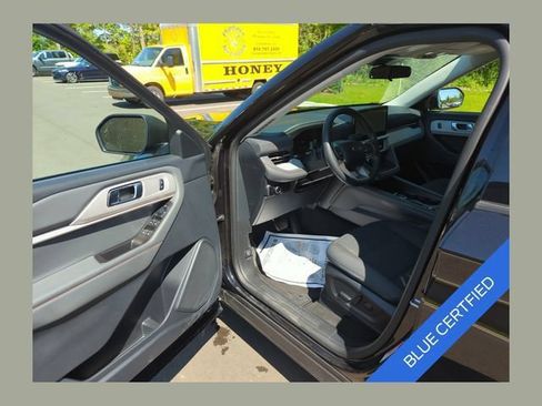 Used 2025 Ford Explorer Active AWD/4WD image 5