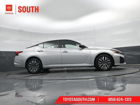 Used 2024 Nissan Altima 2.5 SV AWD/4WD image 34