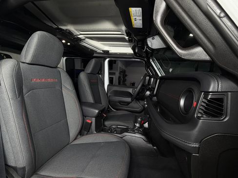 Used 2025 Jeep Wrangler Unlimited Rubicon image 18