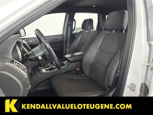 Used 2018 Jeep Grand Cherokee Laredo image 16