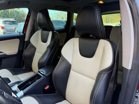 Used 2017 Volvo XC60 T5 Dynamic w/ Preferred Option Package image 12