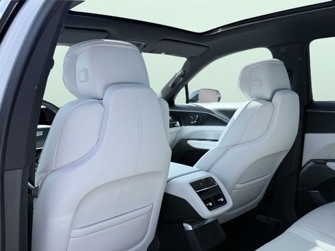 Used 2024 Cadillac Lyriq Luxury RWD image 48