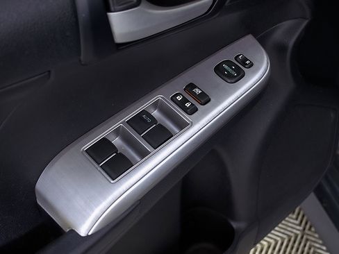 Used 2014 Toyota Camry SE image 15