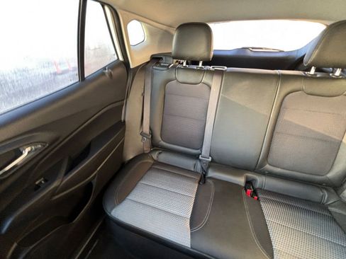 Used 2025 Chevrolet Trax LT image 38