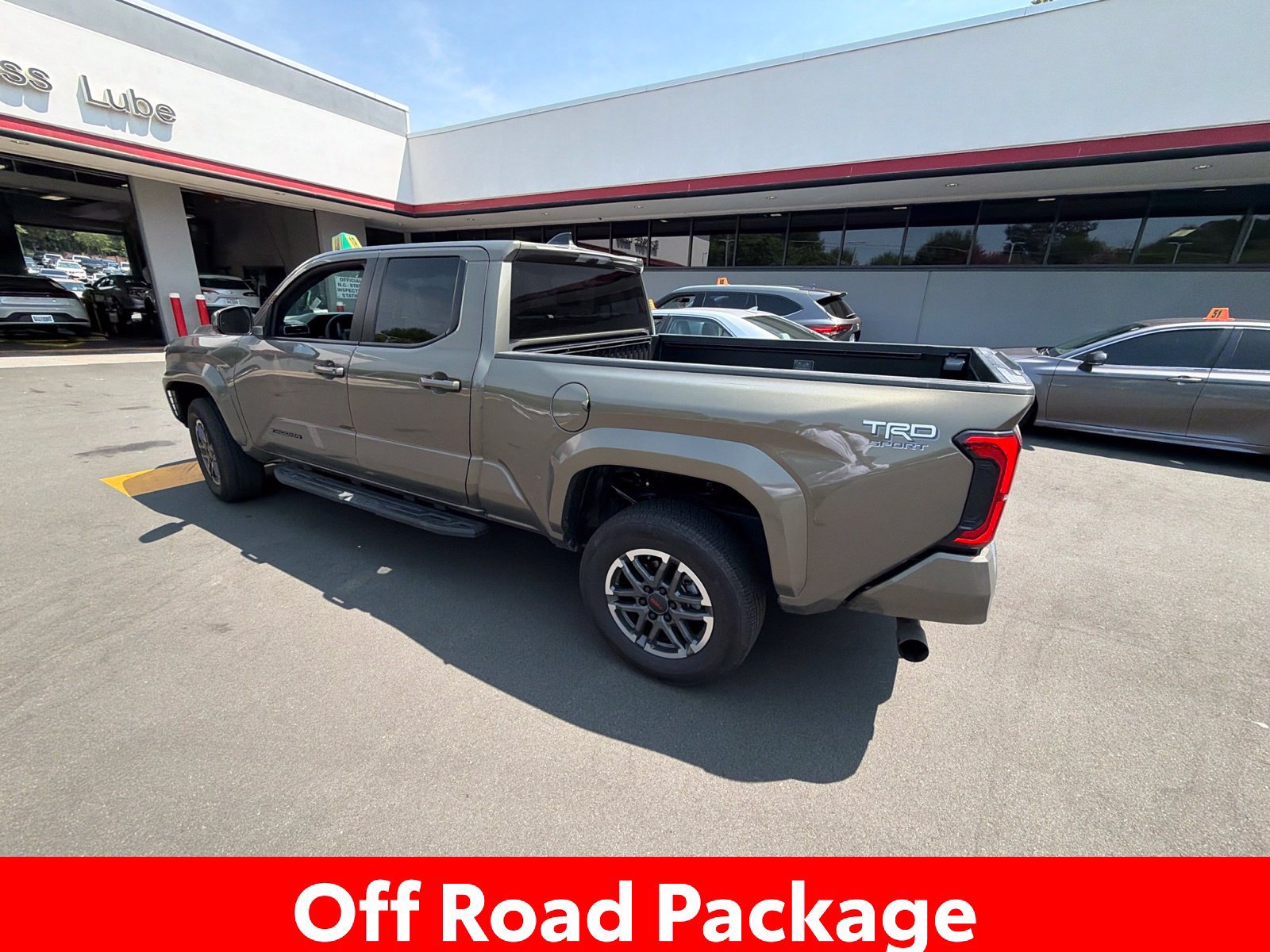 Used 2025 Toyota Tacoma TRD Sport AWD/4WD image 13