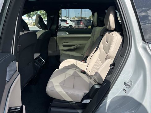 New 2025 Volvo EX90 Ultra image 17
