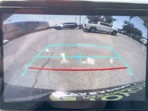 Used 2024 Toyota Sienna XLE FWD image 21
