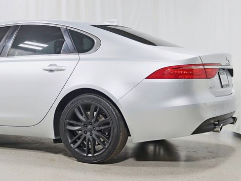 Used 2016 Jaguar XF Premium image 9