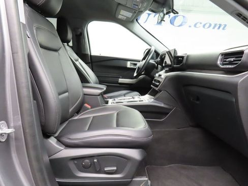 Used 2023 Ford Explorer XLT image 22