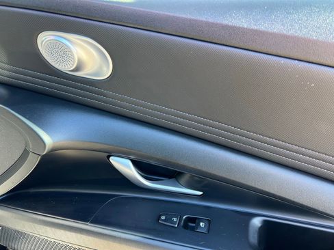 Used 2023 Hyundai Elantra Limited image 52