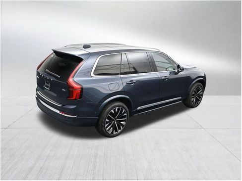 New 2026 Volvo XC90 B6 Plus w/ Protection Package Premier AWD/4WD image 17