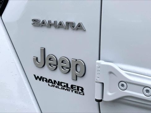 Used 2022 Jeep Wrangler Unlimited Sahara w/ Cold Weather Group AWD/4WD image 27