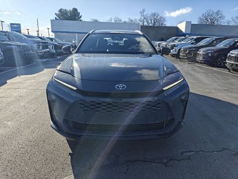 Used 2025 Toyota Crown Signia image 2