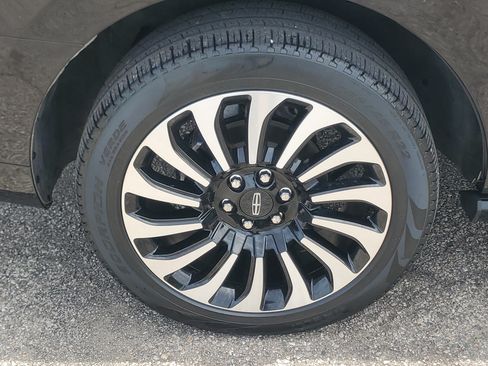 Certified 2024 Lincoln Navigator Black Label AWD/4WD image 7