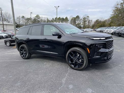 Used 2024 Chevrolet Traverse RS image 1