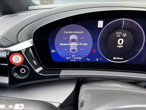 Certified 2025 Porsche Macan Electric image 14