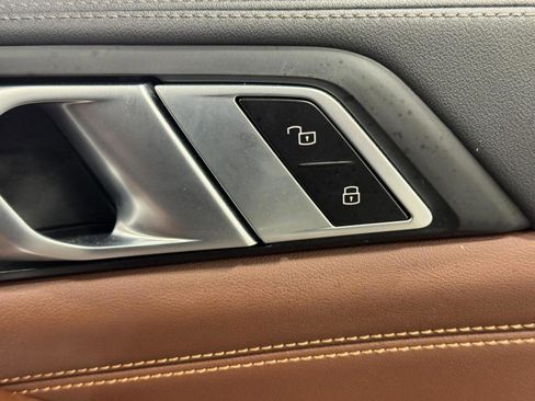 Used 2023 BMW X7 xDrive40i w/ Executive Package image 19