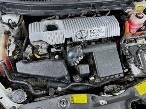 Used 2014 Toyota Prius Two image 31