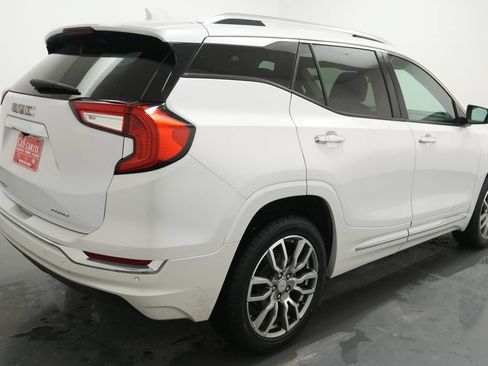 Used 2024 GMC Terrain Denali w/ Denali Premium Package AWD/4WD image 9