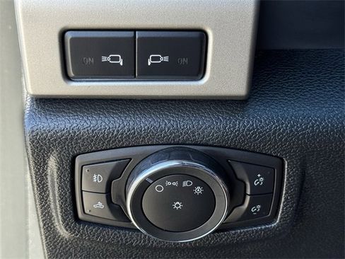 Used 2015 Ford F150 Lariat image 23