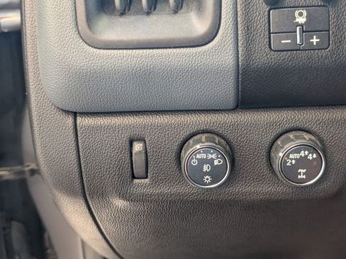 Used 2022 Chevrolet Colorado Z71 w/ Safety Package image 28