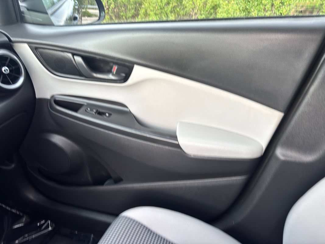Used 2023 Hyundai Kona SE AWD/4WD image 27