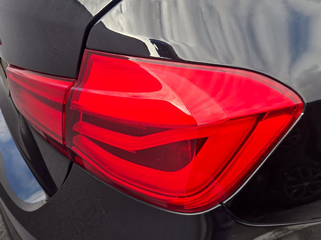 Used 2017 BMW 320i Sedan RWD image 7