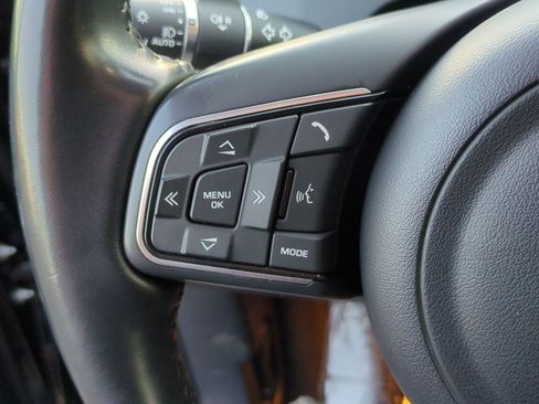 Used 2018 Jaguar E-PACE SE image 11