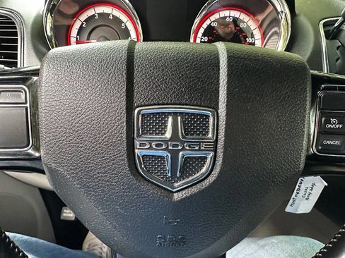 Used 2019 Dodge Grand Caravan SXT image 8