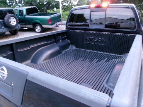 Used 2007 Nissan Frontier SE w/ SE Value Truck Pkg RWD image 17