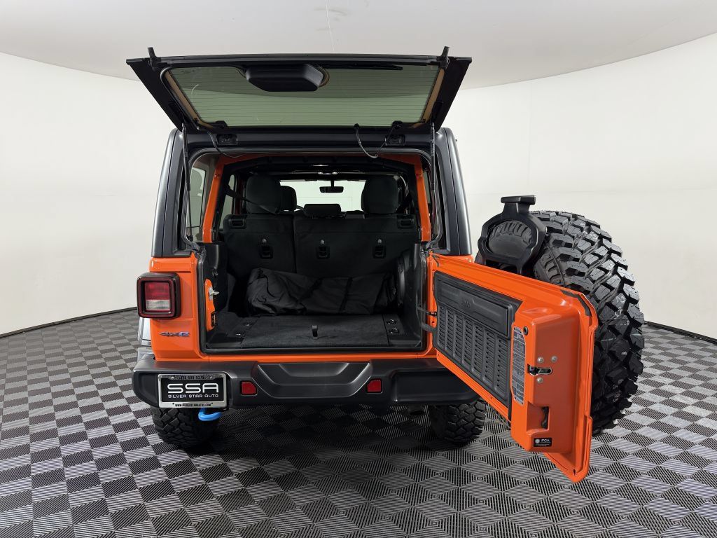 Used 2023 Jeep Wrangler Unlimited w/ 8.4" Radio Group AWD/4WD image 9