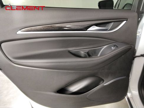 Used 2021 Buick Enclave Avenir w/ Avenir Technology Package FWD image 32