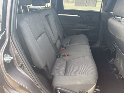 Used 2019 Toyota Highlander LE image 15