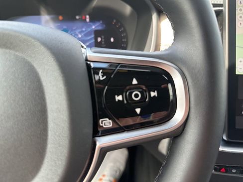 Certified 2025 Volvo XC90 B6 Plus AWD/4WD image 27
