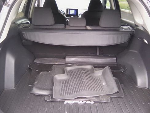 Used 2023 Toyota RAV4 LE FWD image 5