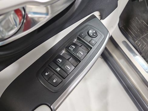 Used 2019 Jeep Cherokee Limited w/ Luxury Group AWD/4WD image 12