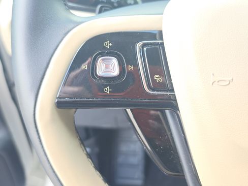 Used 2025 Lincoln Corsair Grand Touring AWD/4WD image 23
