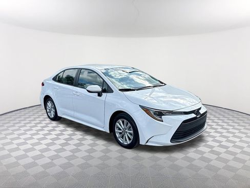 Used 2023 Toyota Corolla LE w/ LE Convenience Package image 4